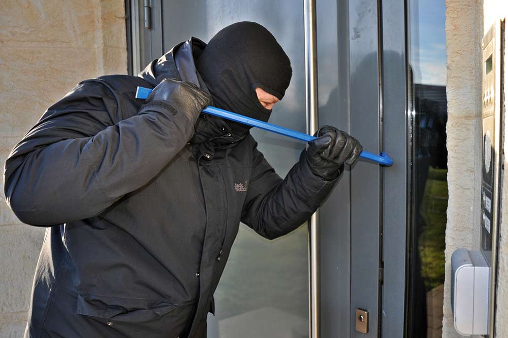 Jak skutecznie zabezpieczyć dom przed włamaniem w 10 krokach.