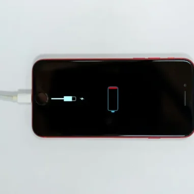 Mity na temat ładowania baterii w telefonie.